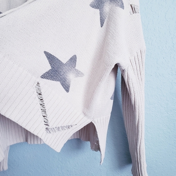 POL Cream And Gray Star Distressed Oversized Knit Hoodie - Picture 3 of 9